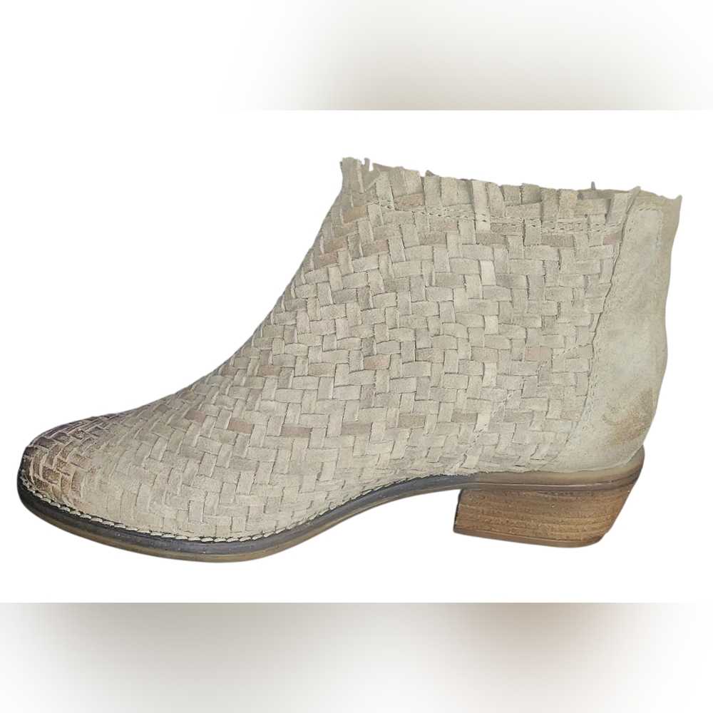 Very Volatile Nashwan Bootie, Womens 9.5 - Picture 6 of 10